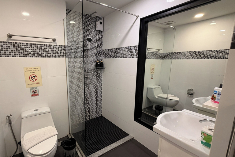 Bathroom 4, Frankie's Inn, Pattaya