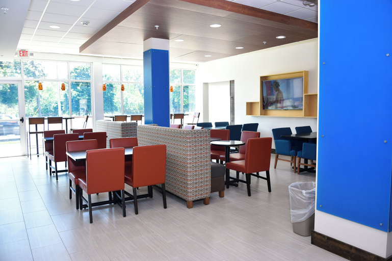 Food & Drinks 5, Holiday Inn Express & Suites BENSENVILLE - O'HARE by IHG, Dupage