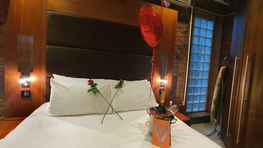 Bedroom 2, The Famous Floor Sleeps 26 and Group Acc Sleeps30, Sefton
