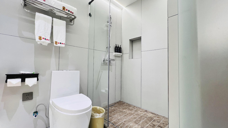 Bathroom 3, Super 8 Hotel (Shunping Taoyuan Street), Baoding