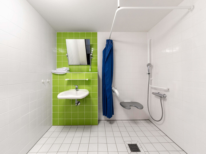 Bathroom 5, B&B Hotel Dortmund-Messe, Dortmund