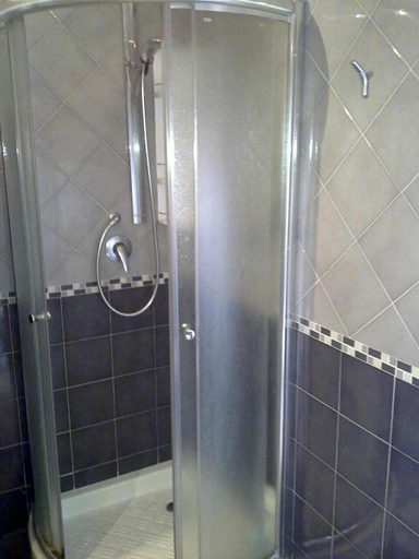 Bathroom 5, BB Dante, Messina
