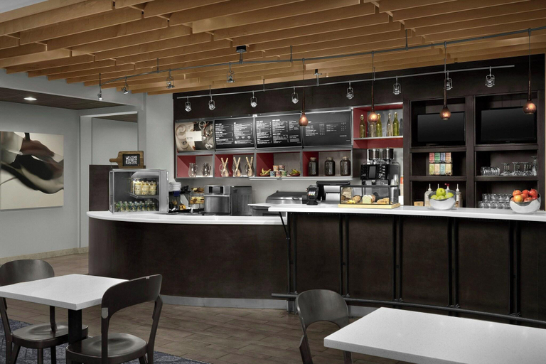 Food & Drinks 5, Courtyard Greensboro Airport, Guilford