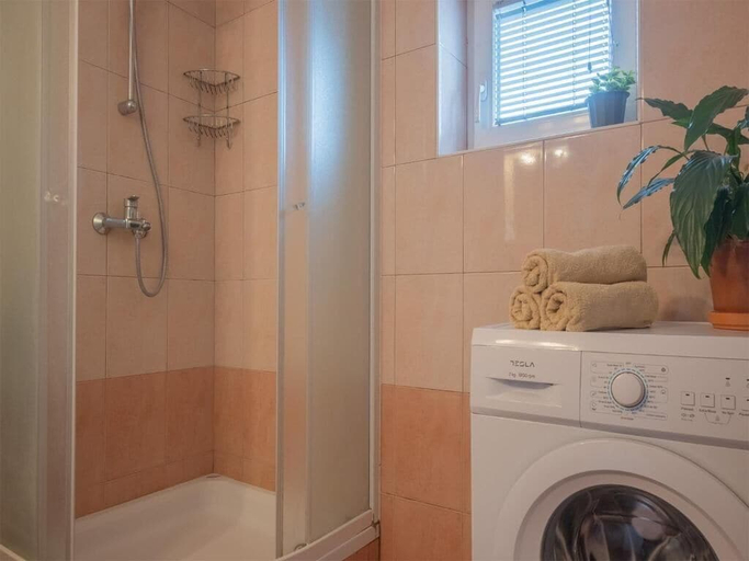 Bathroom 3, Apartments Bukor with seasonal pool, Lukovica