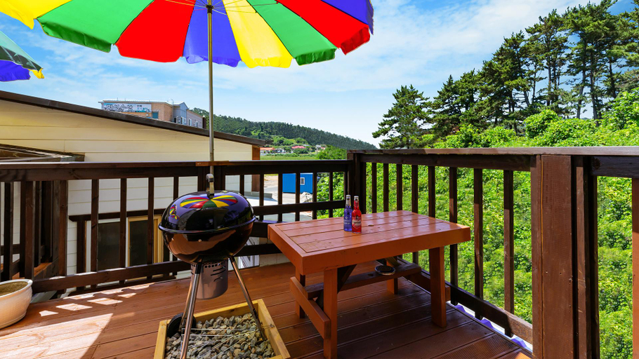 Others 5, Taean Eoeundol Sea Travel Pension, Taean