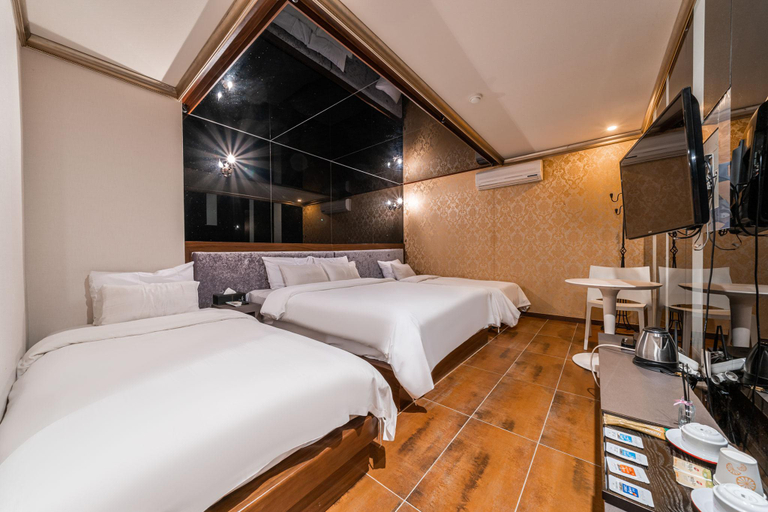 Bedroom 5, Jeju Ichae Hotel, Jeju