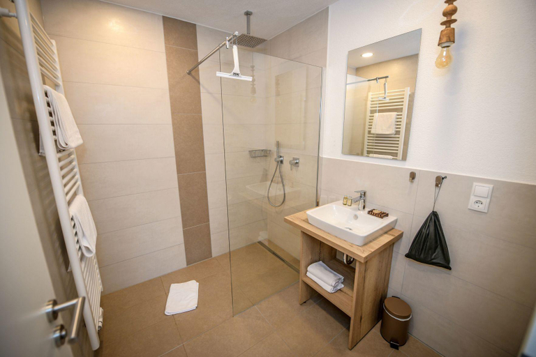 Bathroom 3, Landgasthaus zur Krone, Südwestpfalz