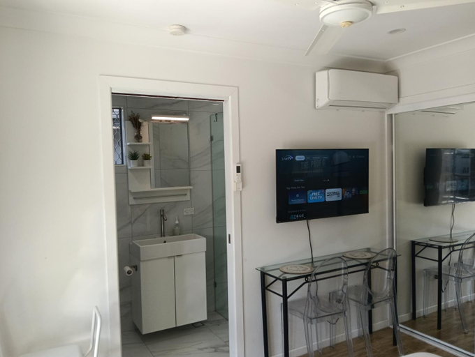 Others 5, private guest suite at sorrento, Gold Coast