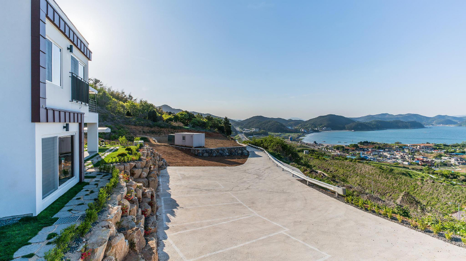 Others 5, Geojedo Maybe Pension, Geoje