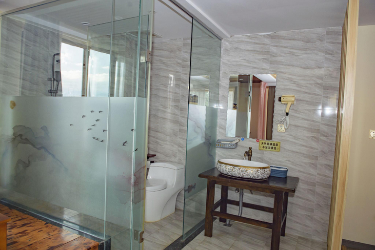 Bathroom 3, Xingdu Hotel, Dehong Dai and Jingpo