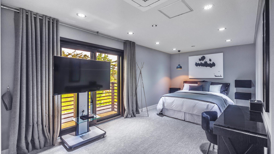 Bedroom 2, Pyeongchang Penthouse Pool Villa, Pyeongchang