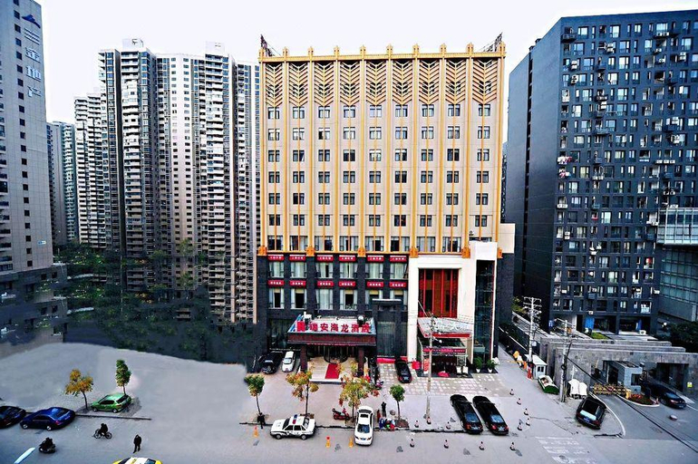 Exterior & Views