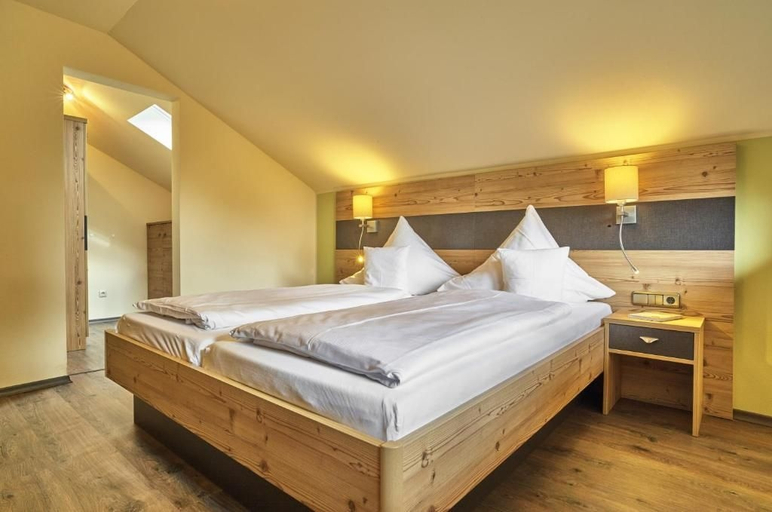 Bedroom 2, Hotel Das Bayerwald, Cham