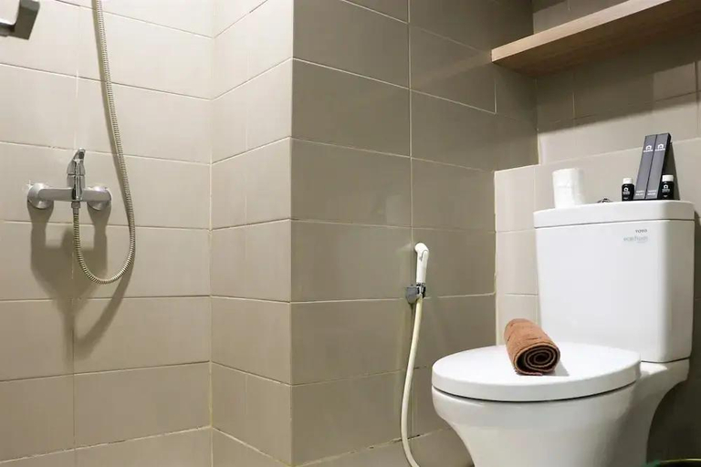 Bathroom 3, Elegant and Stylisth Studio at Apartment Springhill Terrace Residence, Jakarta Pusat