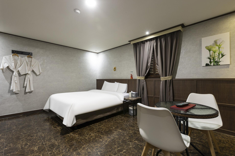 Bedroom 4, Oryu Ce Bien, Guro
