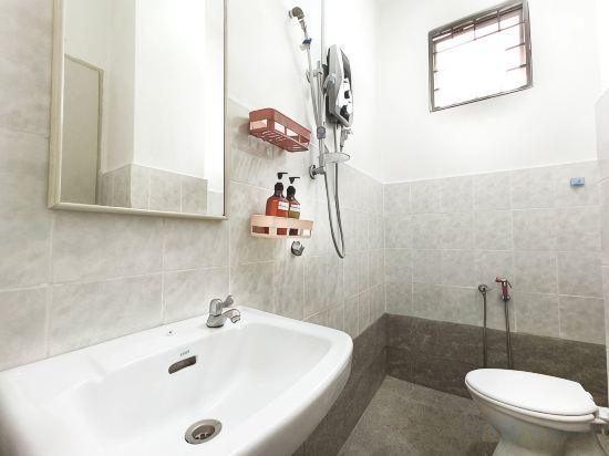 4, Damansara Damai 9Pax 4 Rooms, Petaling Jaya