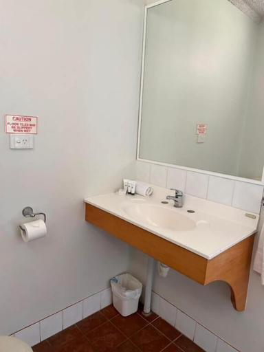 Bathroom 3, Jurien Bay Hotel, Dandaragan