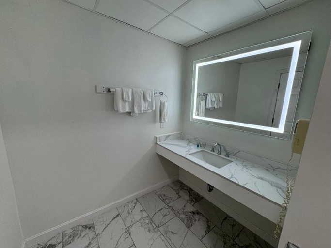 Bathroom 3, Winnisquam Lake Inn, Belknap