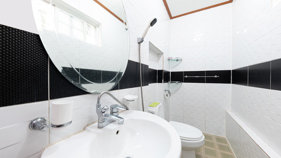 Bathroom, Taean Eoeundol Seascape Pension, Taean