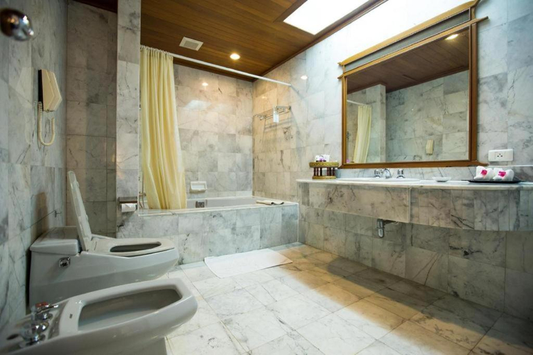 Bathroom 5, Imperial Golden Triangle Resort, Chiang Saen