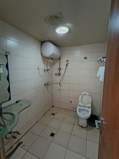 Bathroom 5, Huashun Express Hotel, Hangzhou