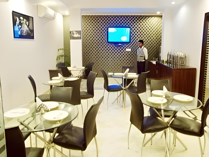 Food & Drinks 4, Hotel Deer Parkk, Delhi
