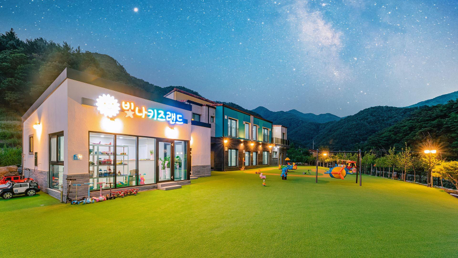 Exterior & Views 4, Gapyeong Bitna Kids Land Pool Villa, Gapyeong