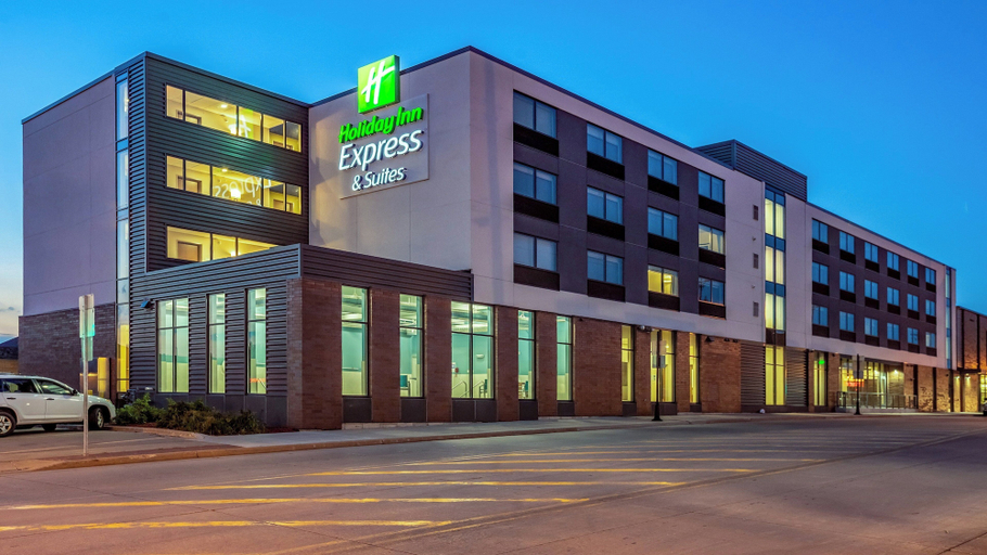 Exterior & Views 2, Holiday Inn Express & Suites PLATTEVILLE by IHG, Grant