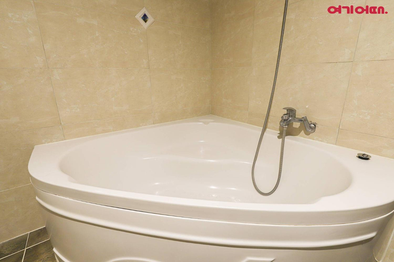 Bathroom 4, Busan Deokcheon Sky, Gimhae