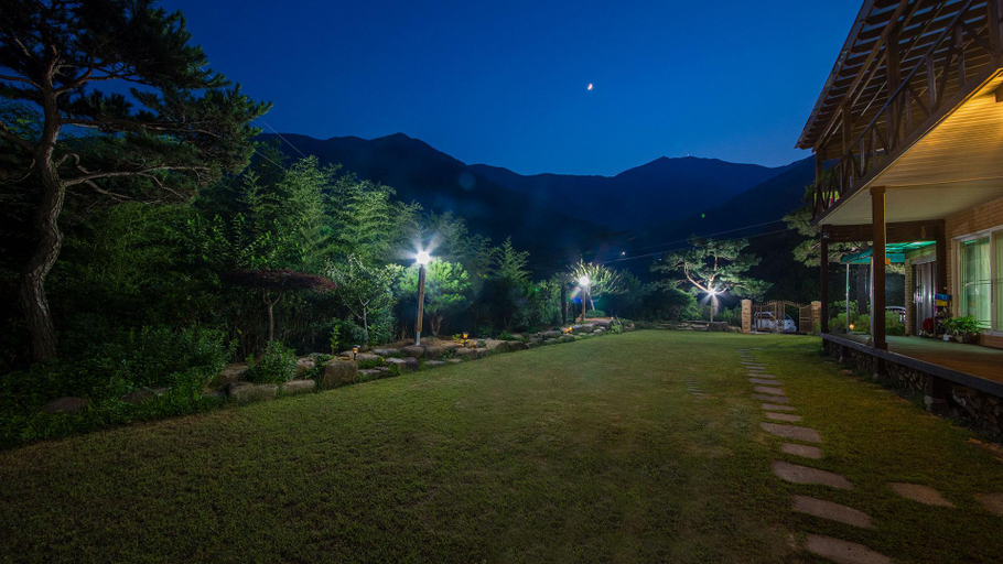 Others 2, Sancheong Jirisan Hwangto Hue Pension, Sancheong