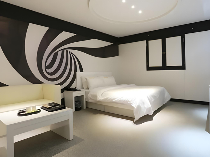 Bedroom 2, Hotel D Day, Nam