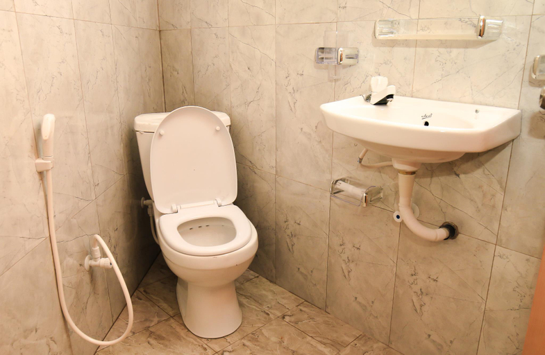 Bathroom 3, puncha hostel, K.F.G. & G. Korale