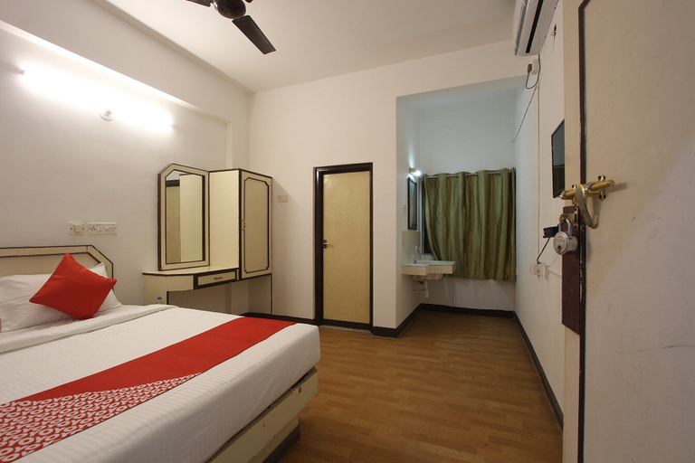 Room 2, Townhouse Tirupur Old Bus Terminal, Tiruppur
