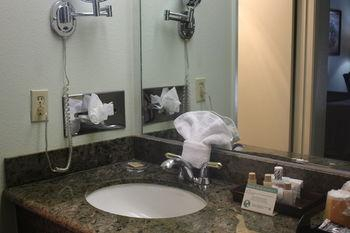 Others 4, O'Cairns Inn and Suites, Santa Barbara