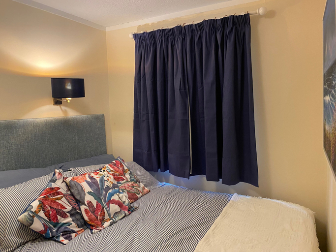 Room 5, Cabin - Sleeps 4 - Parking, Cornwall
