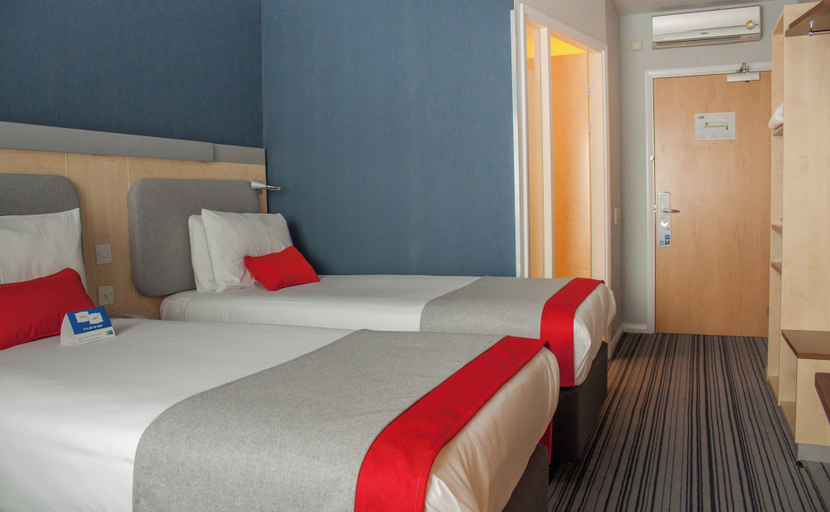 Bedroom 5, Holiday Inn Express SLOUGH by IHG, Slough