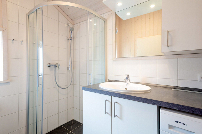 Bathroom 3, Geraumiges Wellness-zuhause fur 6 Personen, Ostholstein