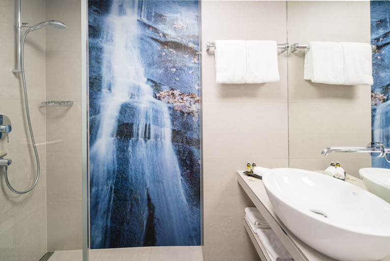 Bathroom 5, Steigenberger Hotel Bielefelder Hof, Bielefeld