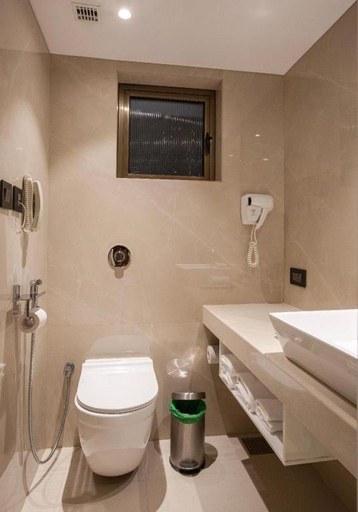 Bathroom 4, The International by Tunga, Mumbai Suburban
