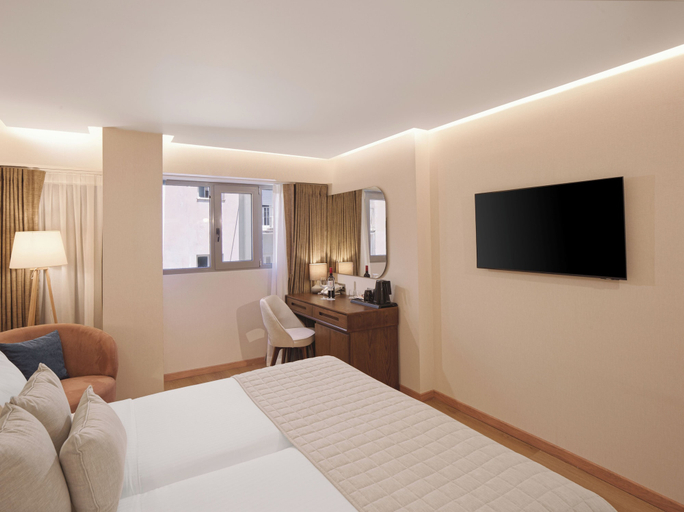 Bedroom 3, Leonardo Hotel Athens City Center, Attica