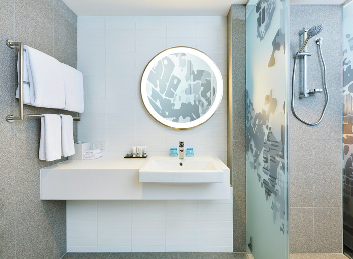 Bathroom 5, Holiday Inn Express NEWCASTLE by IHG, Newcastle - Inner City