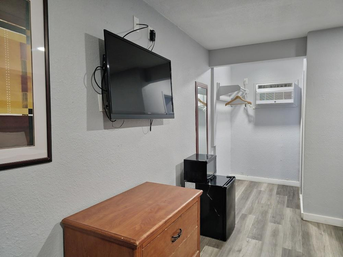Bathroom 3, The L Motel - Downtown Flagstaff, Coconino