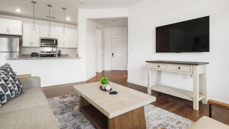 Living area 4, Landing Amazing 1bd, Pool, Marion
