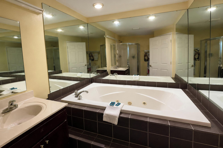 Bathroom 2, Deerfield Inn & Suites - Steele, MO, Pemiscot
