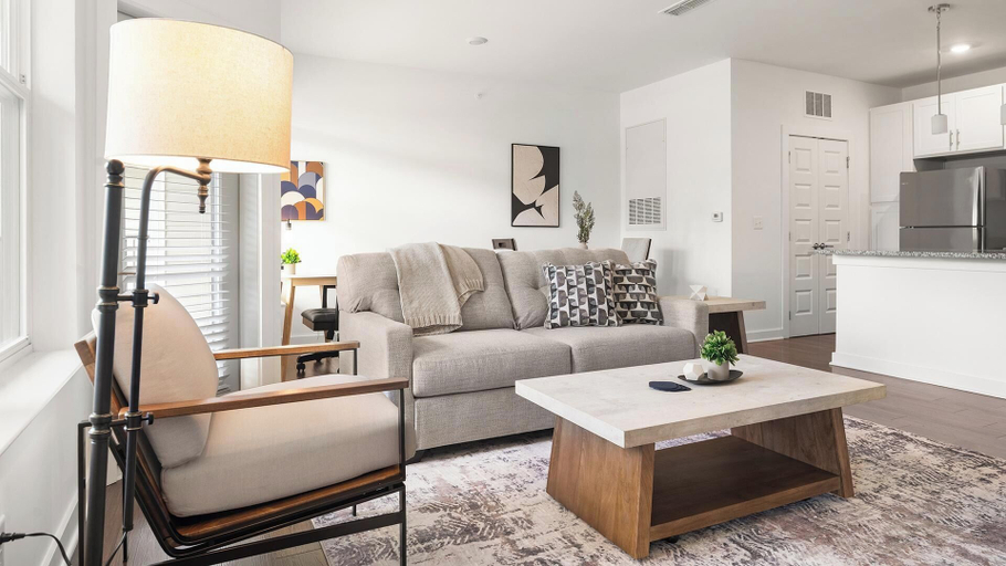 Primary image, Landing Amazing 1bd, Pool, Marion