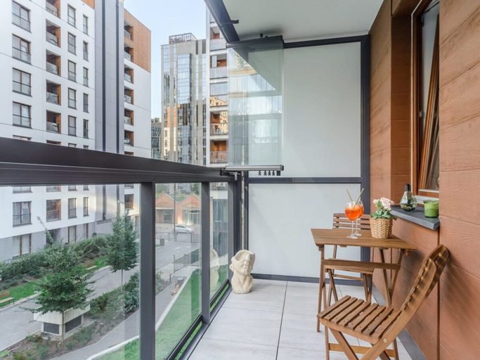 Balcony 4, Warsaw Flat With Quiet Loggia, Warsaw