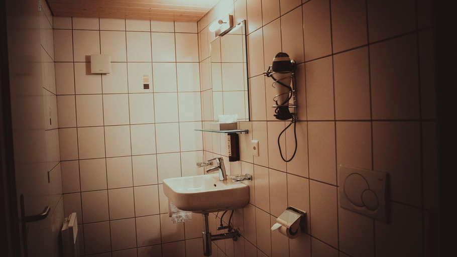 Bathroom, Dorfhotel Simplon Dorf, Brig
