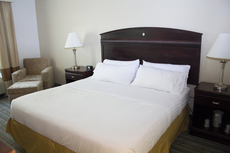 Bedroom 4, Holiday Inn Express WEST JEFFERSON, Ashe