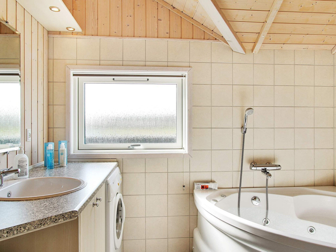 Bathroom 3, 5 Star Holiday Home in Storvorde, Aalborg