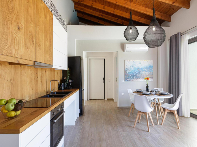 4, Villa in Sfakaki with Private Pool  Beach Access, Crete